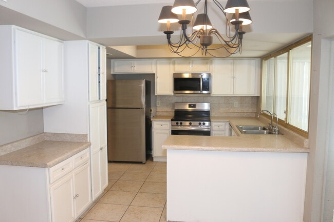 Kitchen - 2506 E Balboa Dr