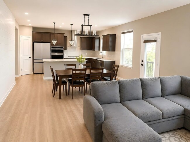Building Photo - Beautiful 4Bed 3.5Bath Home in Victoria!