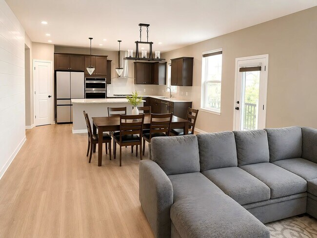 Foto del edificio - Beautiful 4Bed 3.5Bath Home in Victoria!