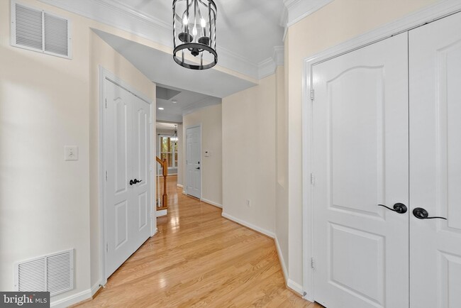 Building Photo - 5014 Gardner Dr