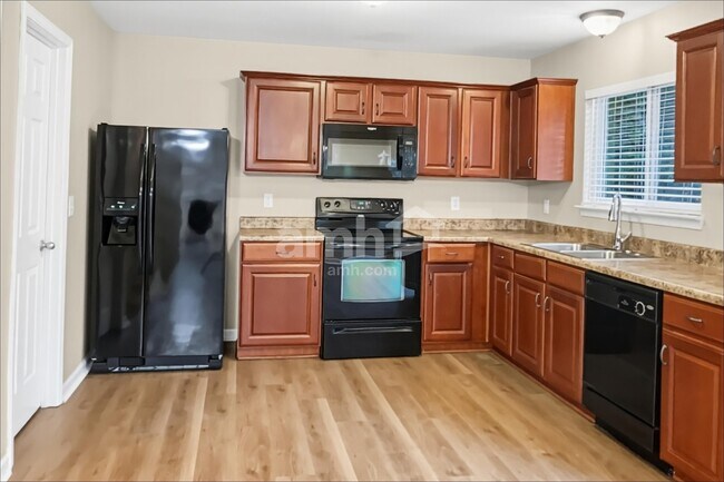 Foto del edificio - 1808 Bunting Way Dr