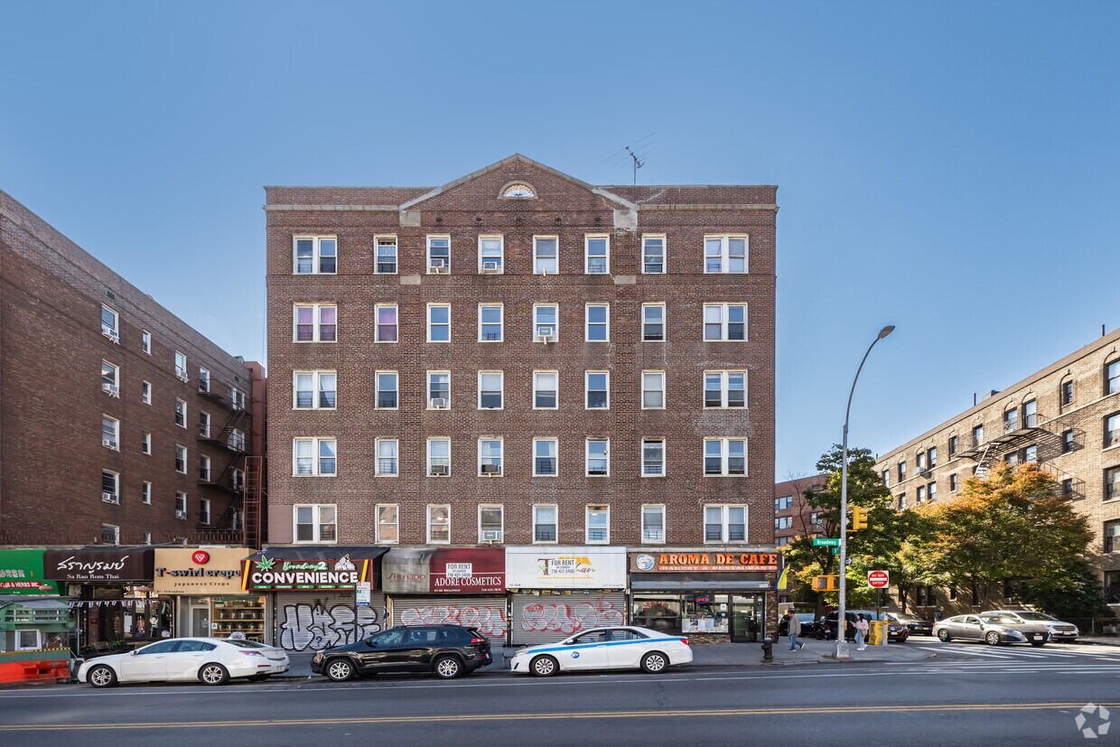 Foto del edificio - 45-12 81st Ave