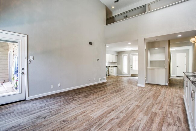 Building Photo - 9517 Summerhill Ln