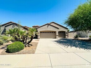 Building Photo - 2720 E Hazeltine Way