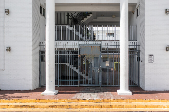 Entrance - White House Apartments