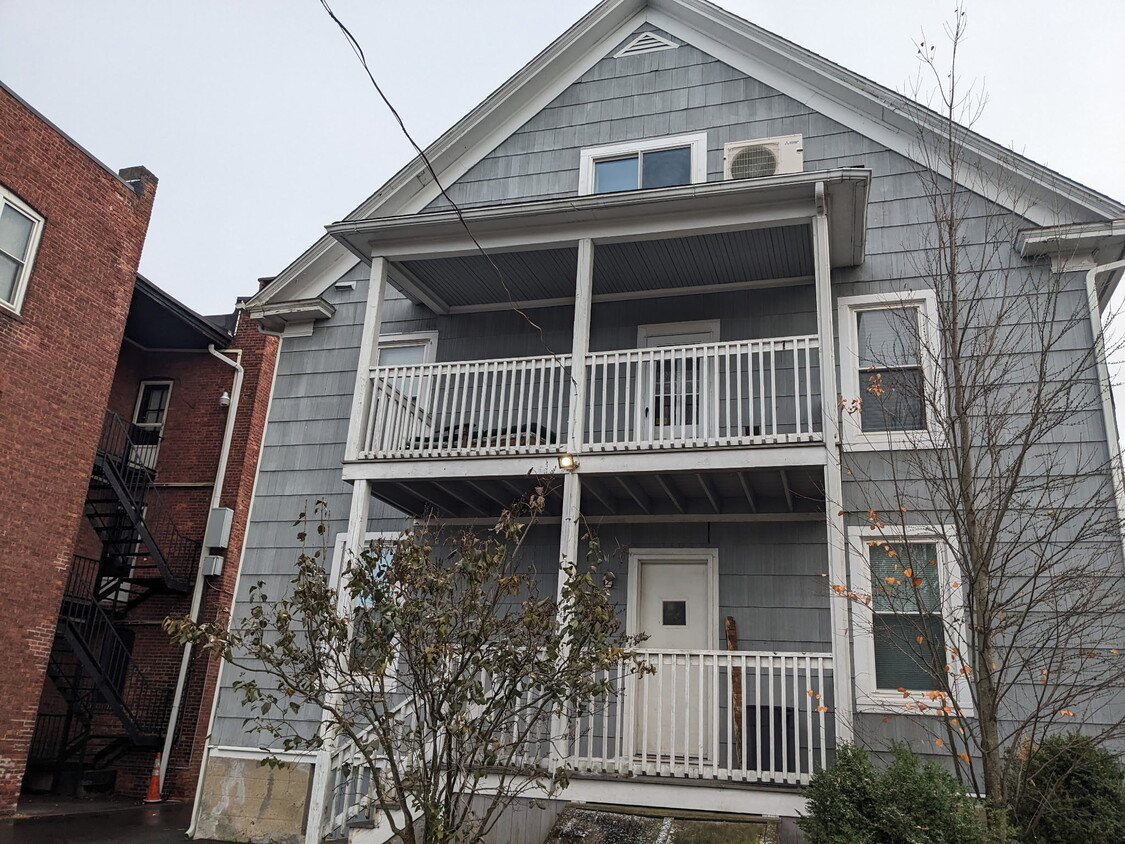 Primary Photo - 2870 Fairfield Ave