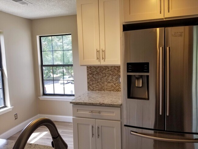 Foto del edificio - 3016 Lighthouse Ln