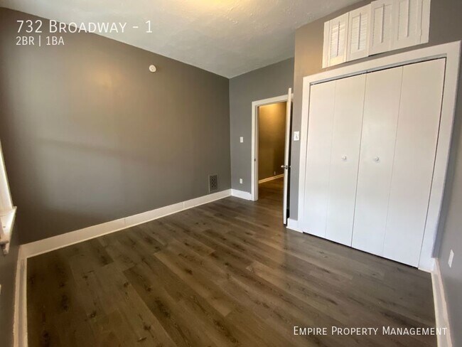 Building Photo - 1st Floor: 2 Bedroom/ 1 Bathroom Available...