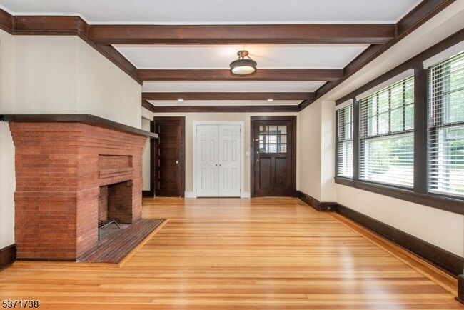 Building Photo - 50 Walnut Crescent