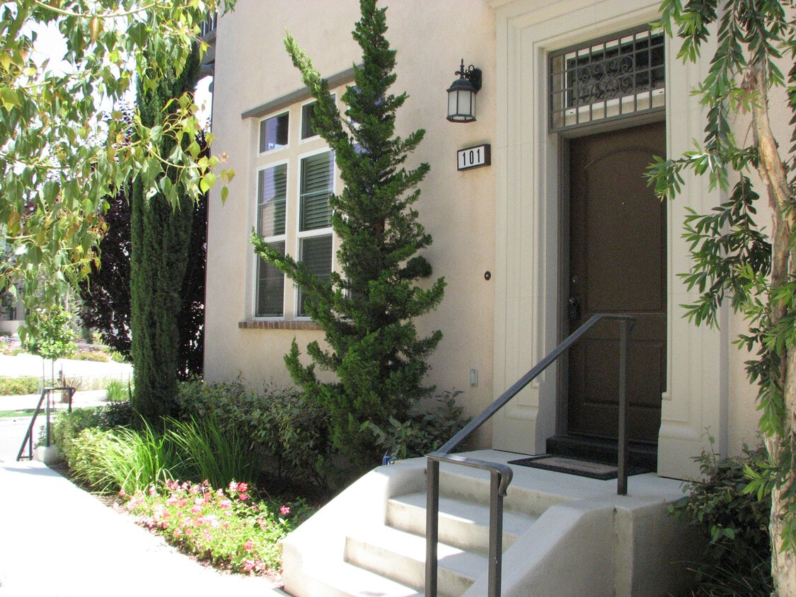 Stunning Dos Lagos Townhome! House Rental in Corona, CA