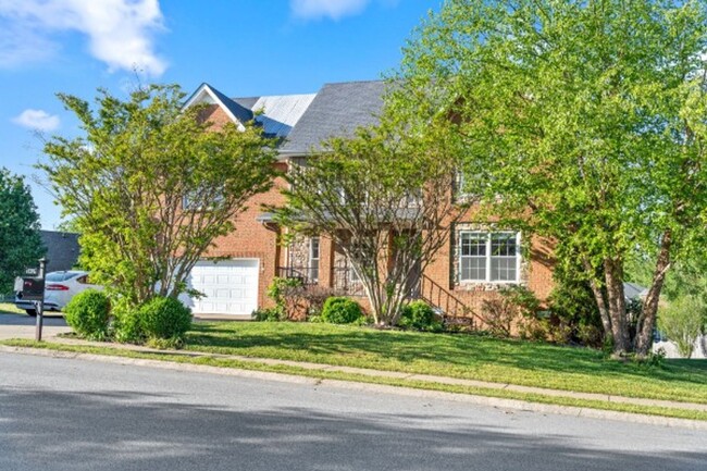 Building Photo - Full brick home in the coveted Sango Cross...