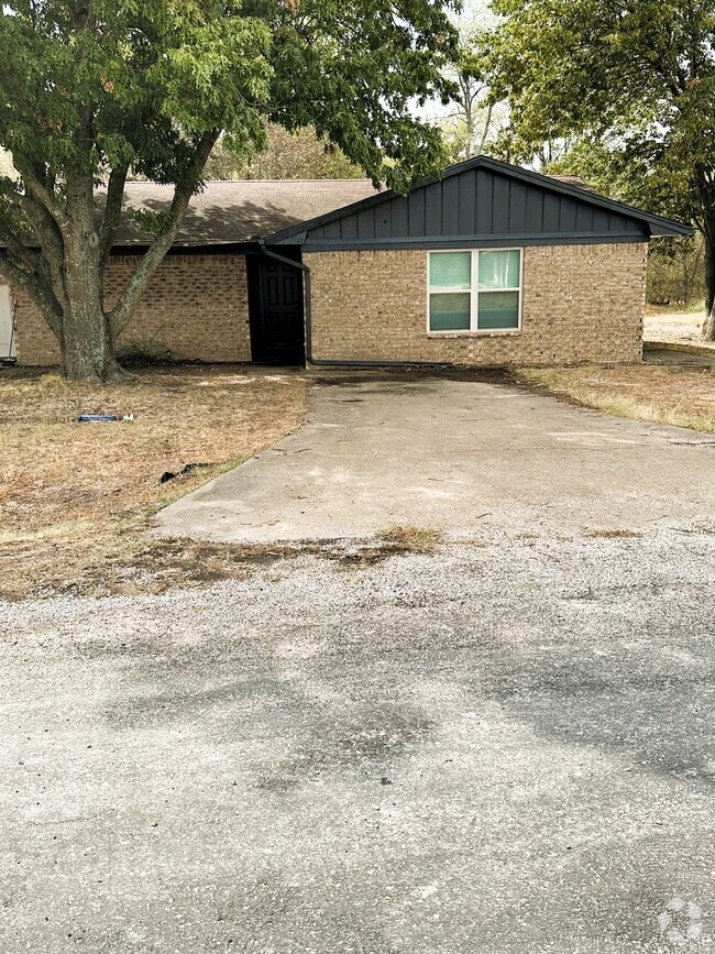 Building Photo - 103 Redbud Ct