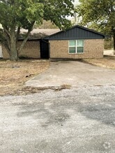 Building Photo - 103 Redbud Ct