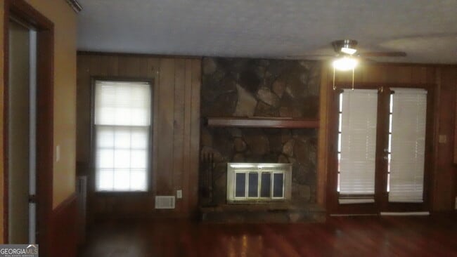 Foto del edificio - 6451 Edenfield Dr