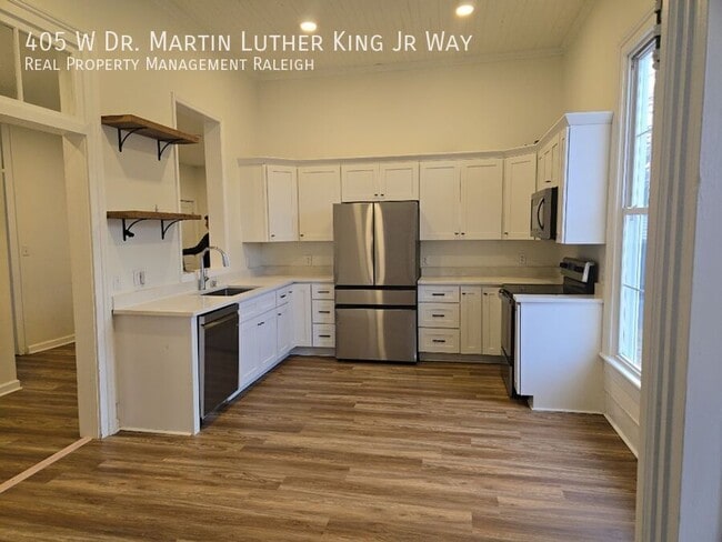 Foto del edificio - 405 W Dr. Martin Luther King Jr. Way