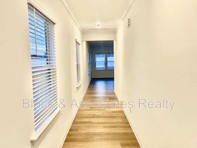 Building Photo - 212 Sweetbay Tree Dr
