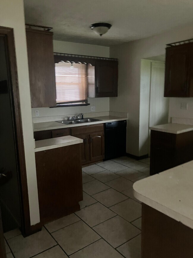 Building Photo - 2139 18th St SW