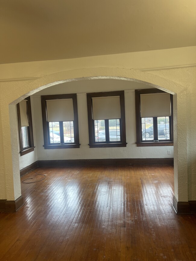 Sunroom - 4218 N 16th St