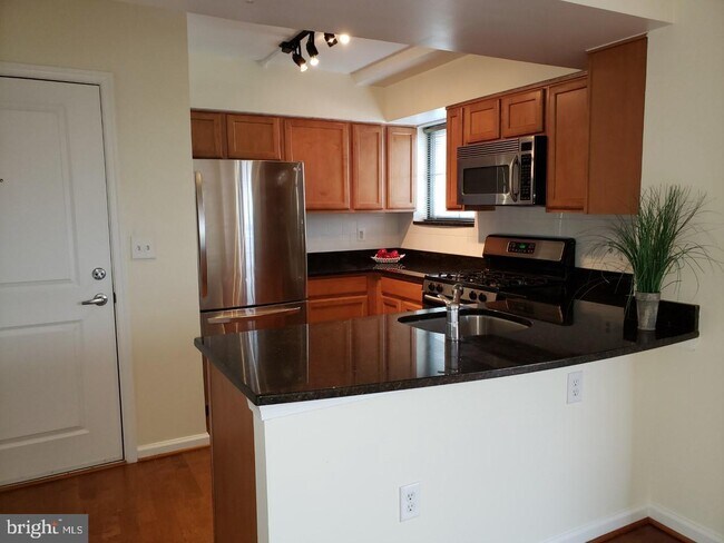 Foto del edificio - 7923 Eastern Ave NW