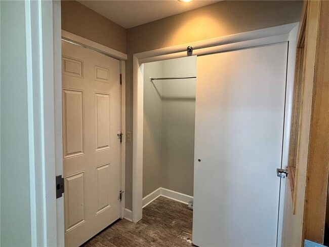 Building Photo - 1289 Creek St