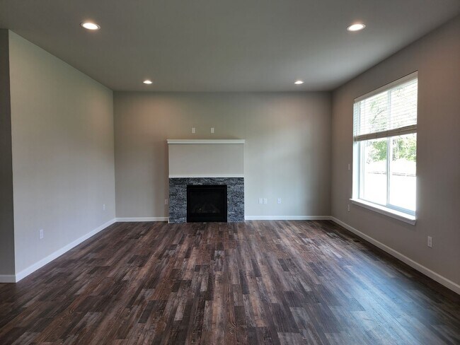Foto del edificio - Yelm Creek Estates, 4 Bedroom, 2.5 Bathroo...