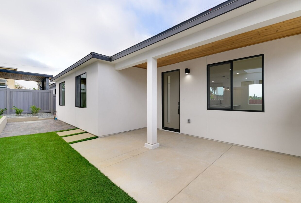 Foto principal - 5142 Los Robles Dr