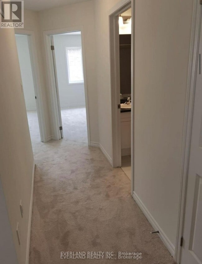 Building Photo - 3305 Thunderbird Prom