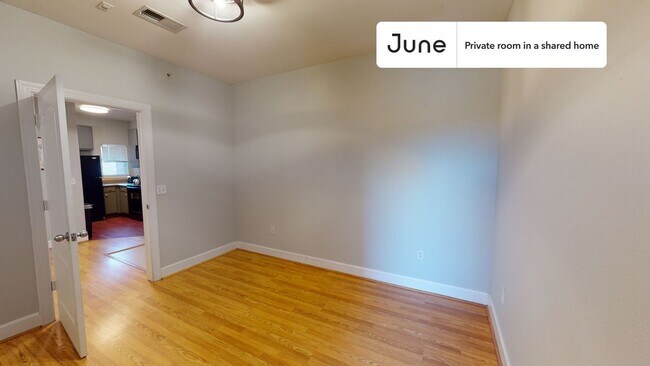Foto del edificio - Room in Shared 4 bed/4 bath home