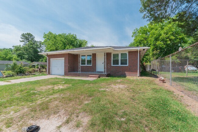 Building Photo - **Section 8 Welcome** $1,250 - Recently Up...