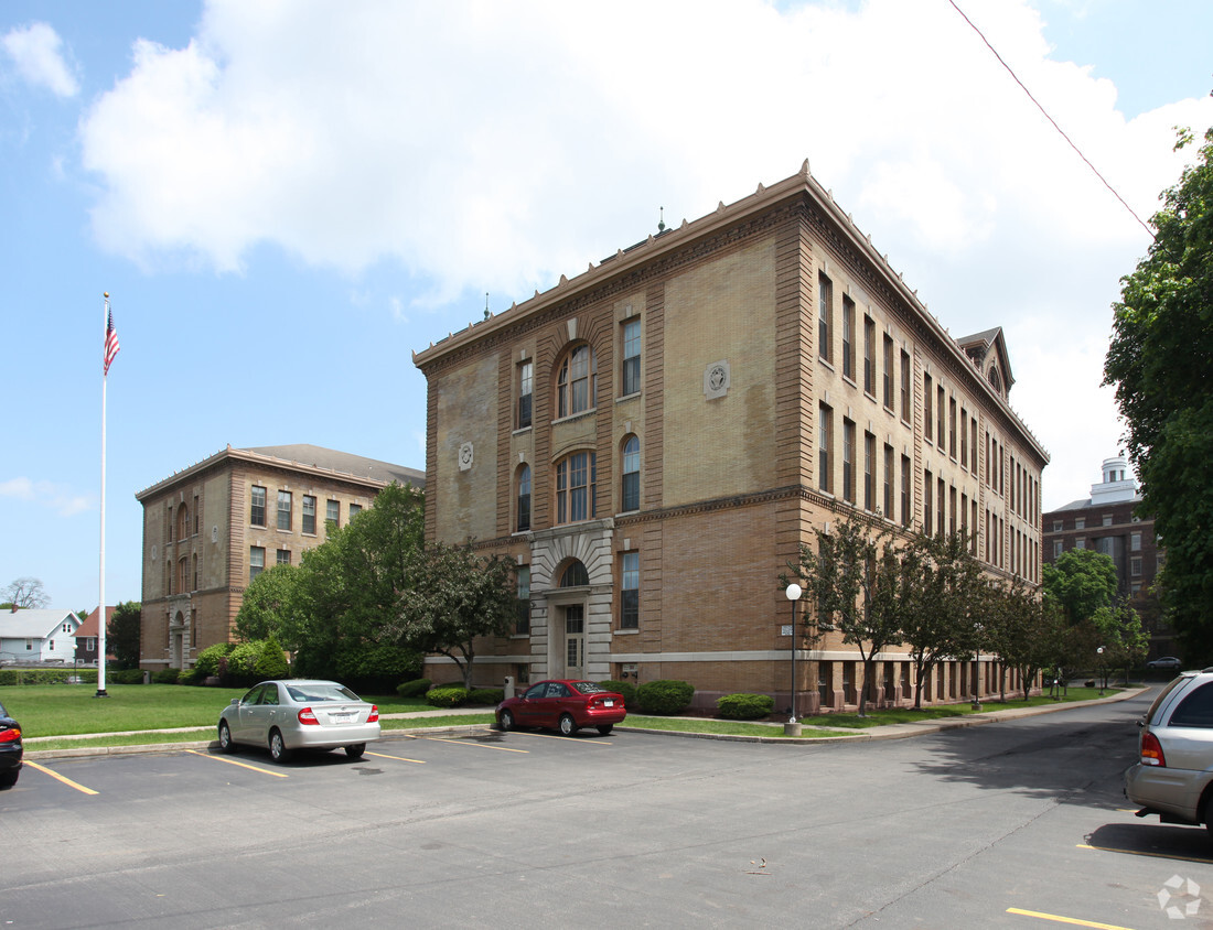 Foto principal - East Court Apartments