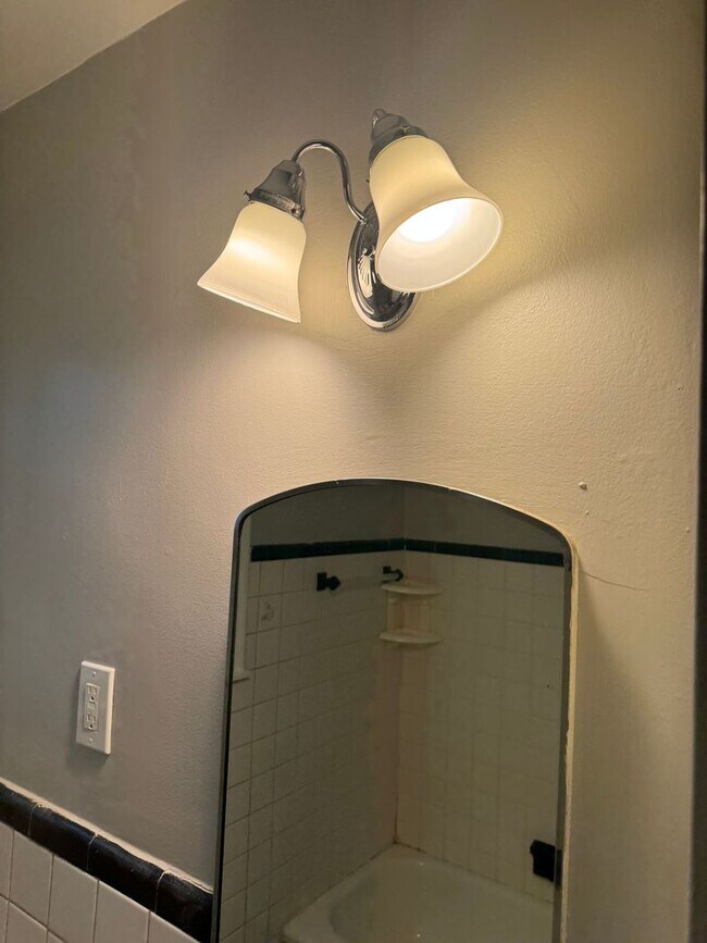 Building Photo - 157-159 Roberta Dr