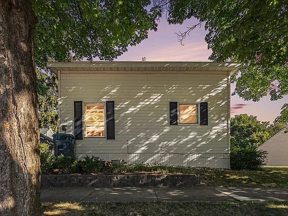 Building Photo - 703 E Dowland St