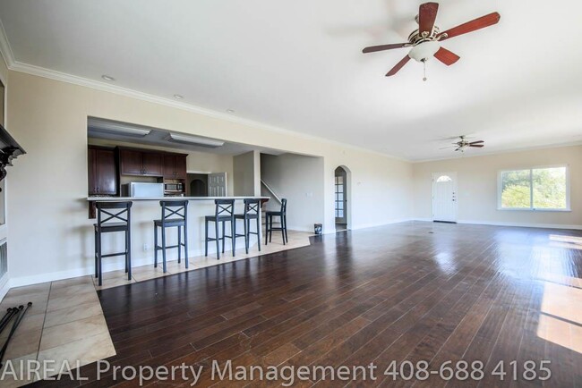 Building Photo - 15707 Highland Dr