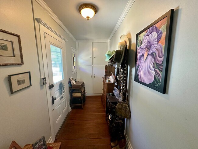 Foto del edificio - Completely Remodeled, Charming Victorian i...