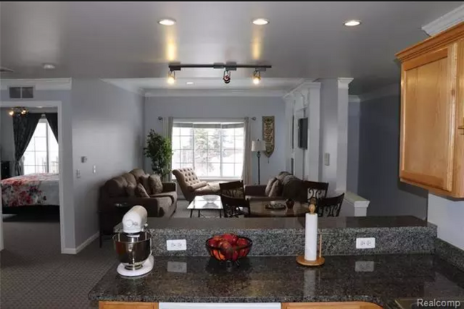Foto del edificio - 5567 Acorn Ln