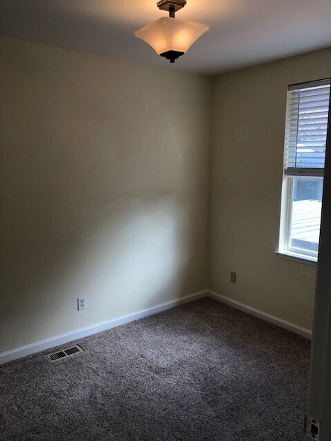 Foto del edificio - Beautiful 3 Bedroom, 1.5 Bath Townhome Available now!