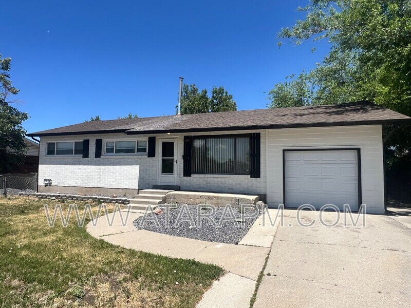 Primary Photo - 1001 E Sego Lily Dr