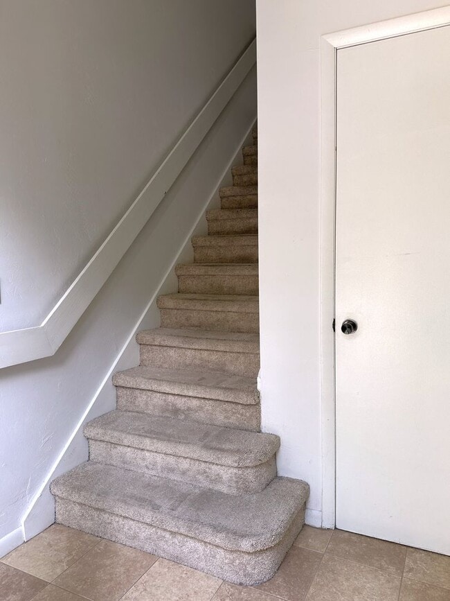 Building Photo - Lovely 2 Bedroom 2 Full bath Condo in the ...