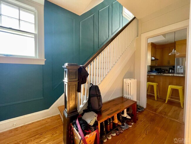 Building Photo - 423 Harrison Ave