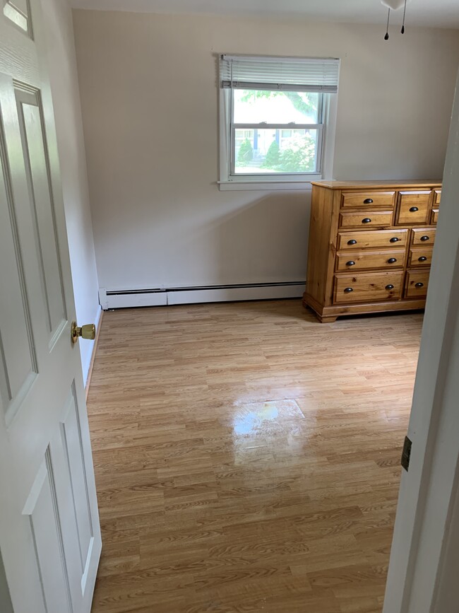Master bedroom - 23 Valley Crest Rd
