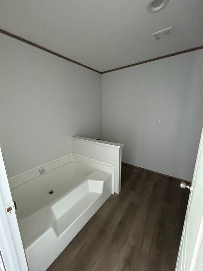 Building Photo - 127 Hubert Blvd