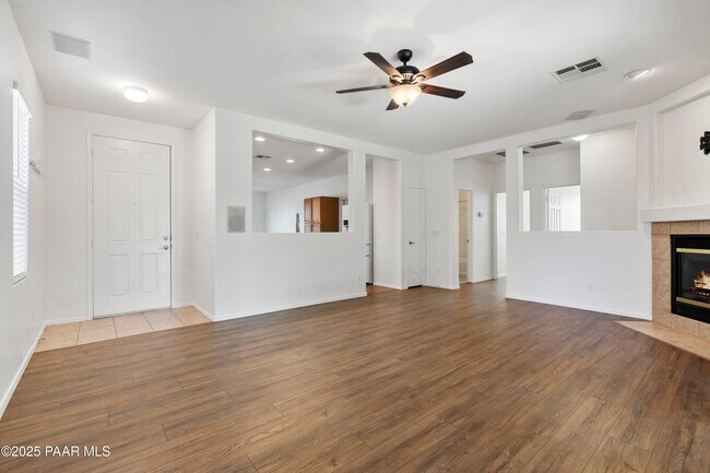Building Photo - 1531 Essex Way