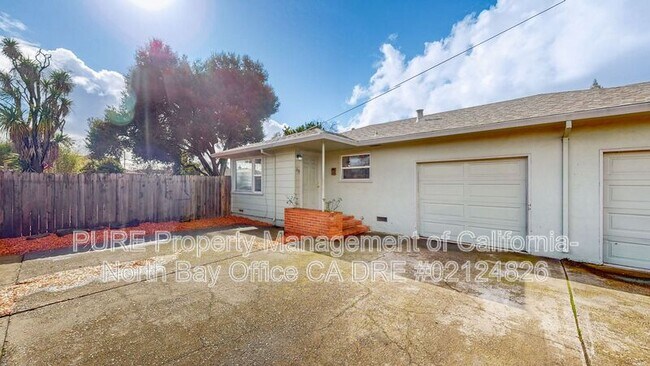 Building Photo - 370 Steele Ln