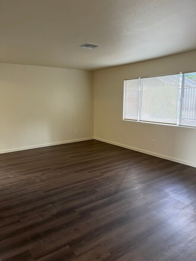 Foto del edificio - 1020 S Farber Ave