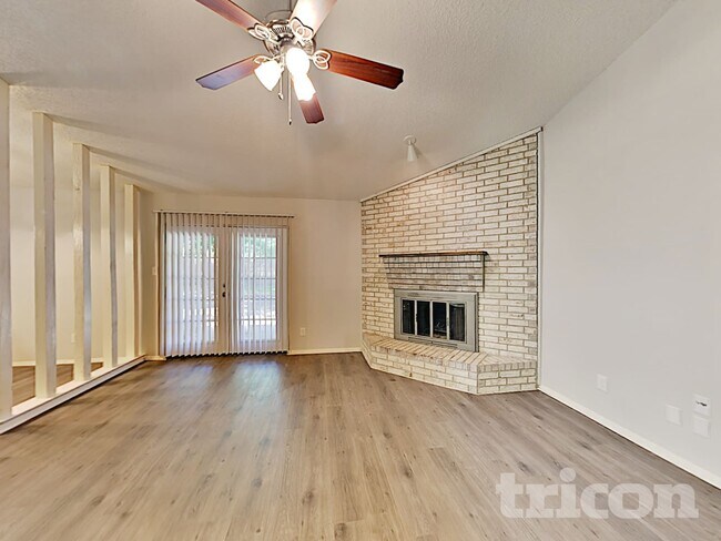 Foto del edificio - 1401 Timbercrest Dr