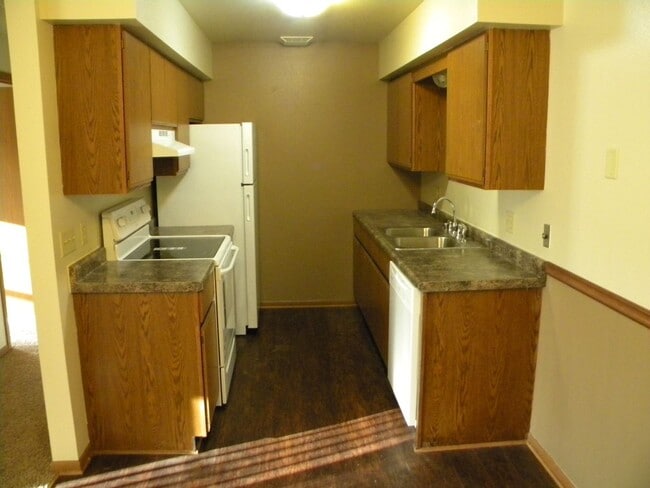 Building Photo - 2235 Sylvan Way