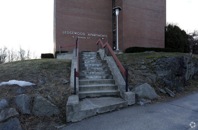 Foto del edificio - Ledgewood Apartments