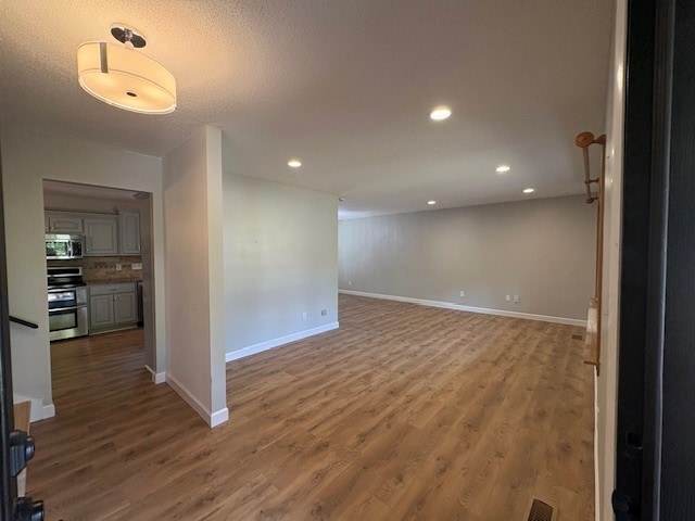 Building Photo - 11206 Woodcrest Dr SE