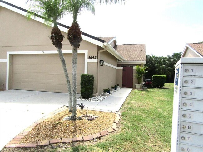 Foto del edificio - 5643 Monte Rosso Rd