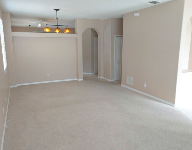 Building Photo - 4 Bed 2 Bath Oviedo Home  Gas Stove